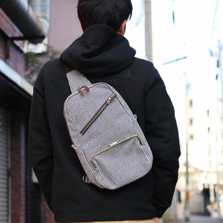 AYANOKOJI 口折れ型 がま口 クロス ボディバッグ デニム ヒッコリー 受注生産品】縦型がま口ボディバッグ【綿布・ヒッコリー】 | がま口の