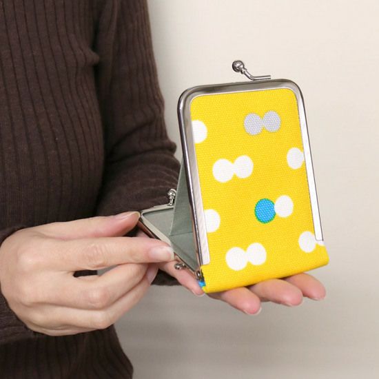 がま口立て鏡（小）【帆布・にこだま柄】使用イメージ