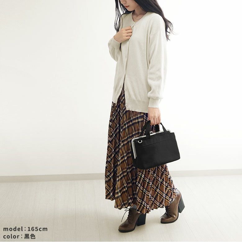 がま口手提げバッグ【帆布・無地/水玉/唐草】生地アップ　AYANOKOJIでは定番の8号帆布。強度に優れた滋賀県・高島帆布を使用しています。