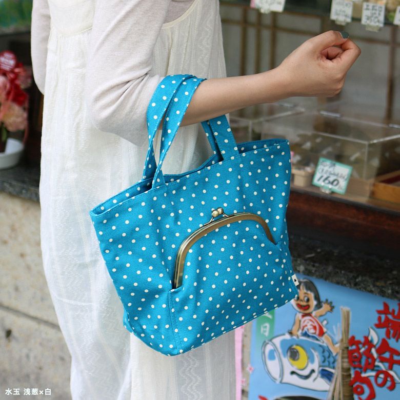 がま口ポケット付きミニトートバッグ【帆布・水玉/唐草】使用イメージ