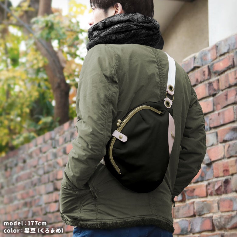 AYANOKOJI がま口まめ ボディバッグ ブラック 黒豆 キャンバス 在庫商品】がま口まめボディバッグ【BEANS】※旧型 | がま口の専門店
