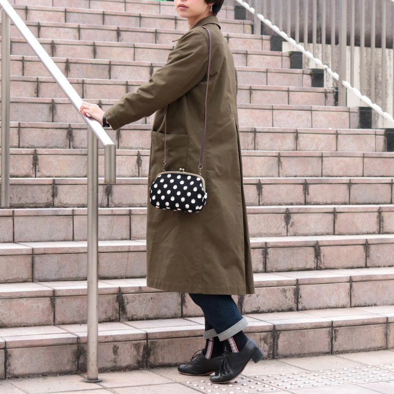 在庫商品】がま口スマホショルダーバッグ【帆布・がまドット柄 大判