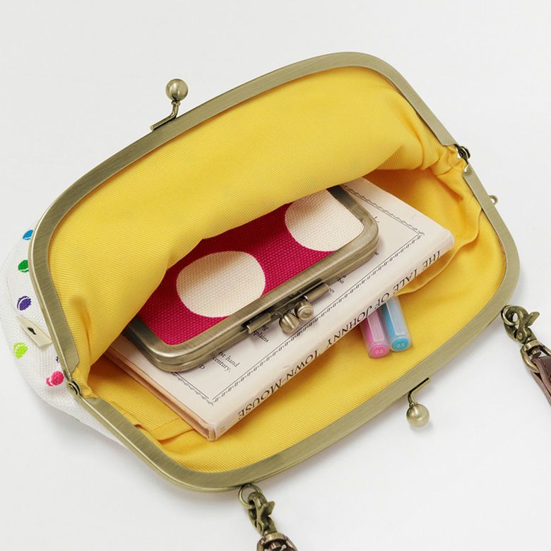 がま口スマホショルダーバッグ【帆布・がまドット柄】使用イメージ
