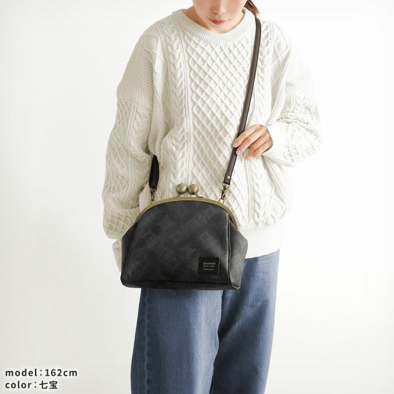 大玉がま口ポシェット【コーデュラ（R）】大きなひねりが付いたショルダーバッグ。