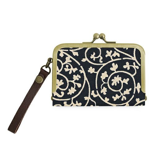 在庫商品】ストラップ付き横型がま口パスケース【帆布・蛸唐草】 [M便