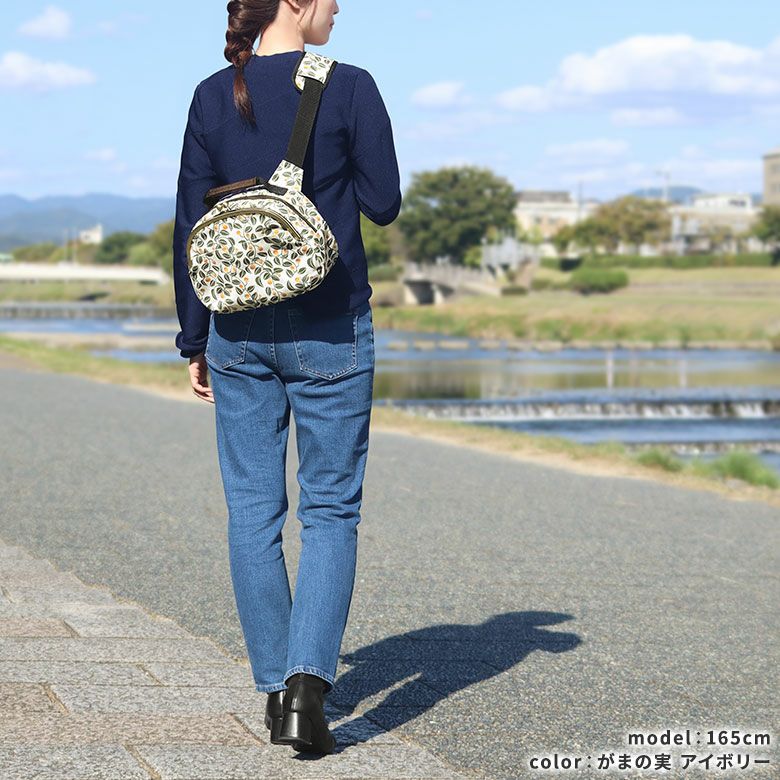 がま口ポシェット型ボディバッグ