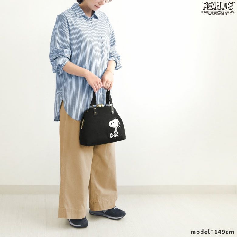 大玉がま口ラウンド手提げバッグ【PEANUTS_サガラ刺繍】